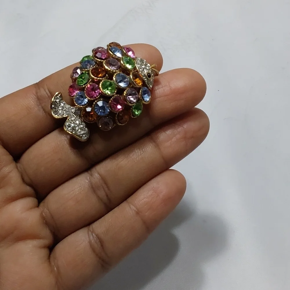 KOI/ MULTICOLORED PUFFER FISH PIN BROOCH‎